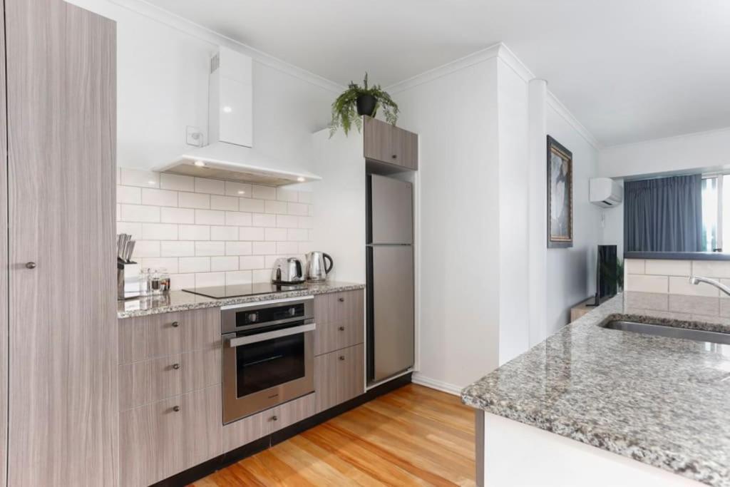 Newly Refurbished Waterfront Apartment! 3320 Auckland Luaran gambar